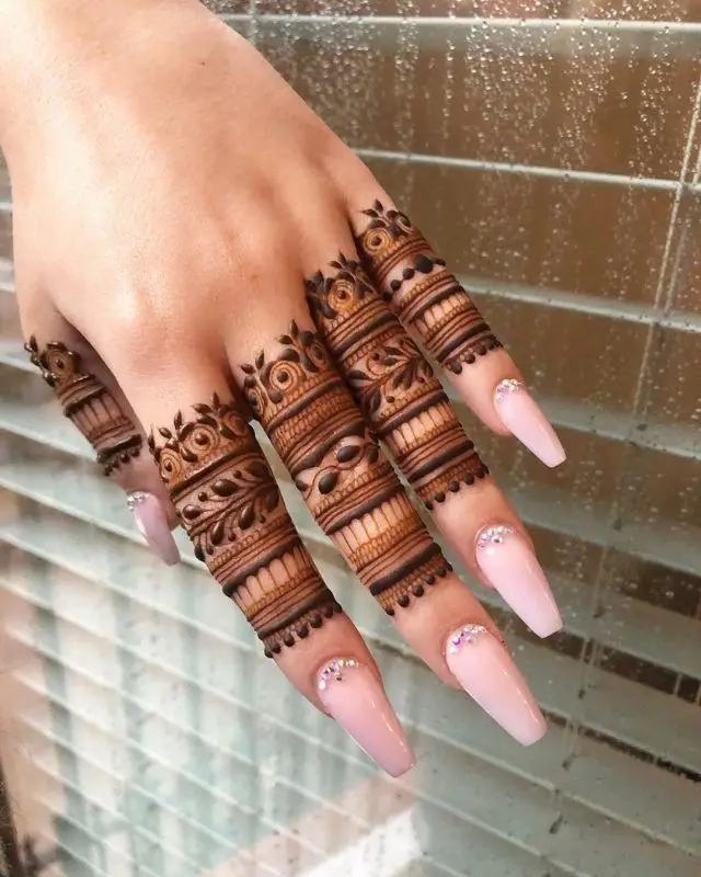 -back-hand-mehndi-design -back-hand-mehndi-design