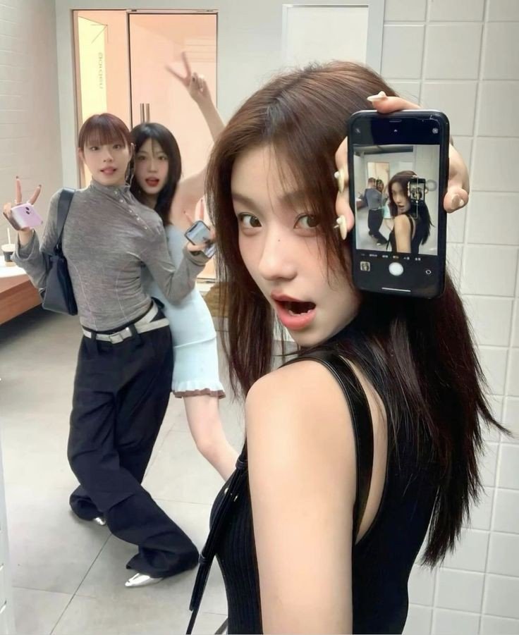 aesthetic--friends-dp aesthetic--friends-dp