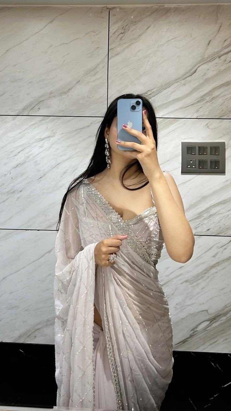 aesthetic-dp-for-instagram-for-girl-saree-pic