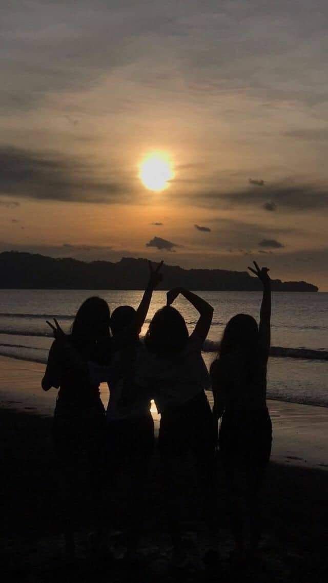 anime-friends-group-dp-girl anime-friends-group-dp-girl