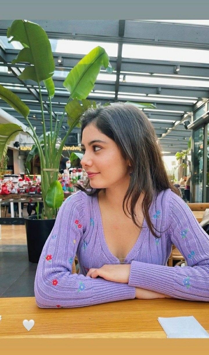 attitude-attractive-instagram-hidden-face-dp-for-girls attitude-attractive-instagram-hidden-face-dp-for-girls
