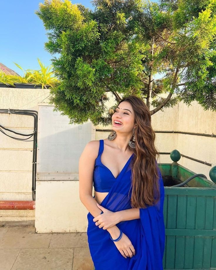 attractive-instagram-dp-for-girls-aesthetic attractive-instagram-dp-for-girls-aesthetic
