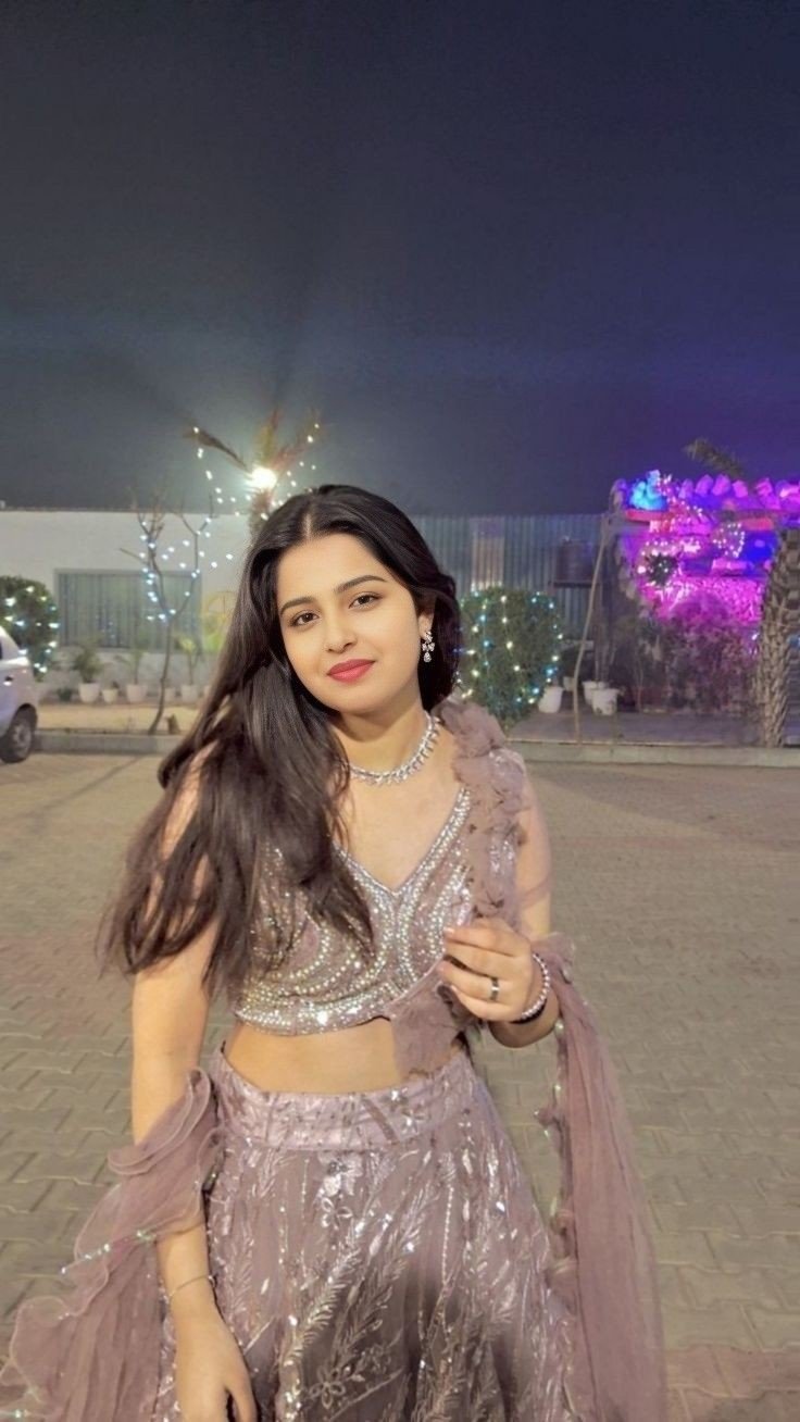 black-saree-girl-dp-hidden-face-for-instagram