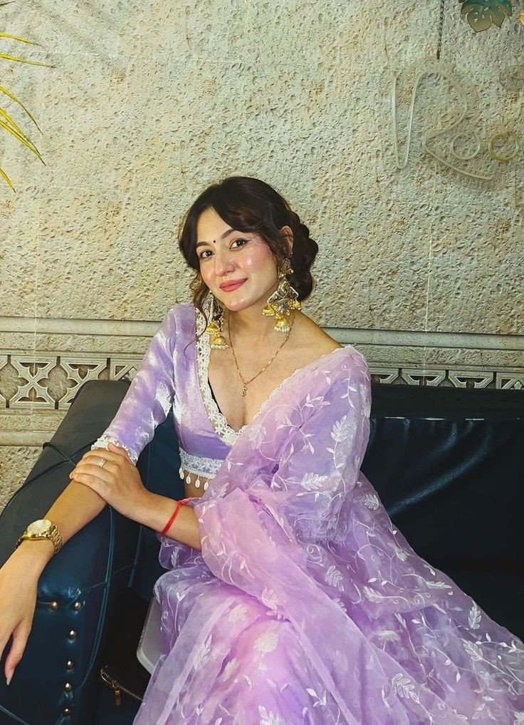 black-saree-girl-dp-hidden-face