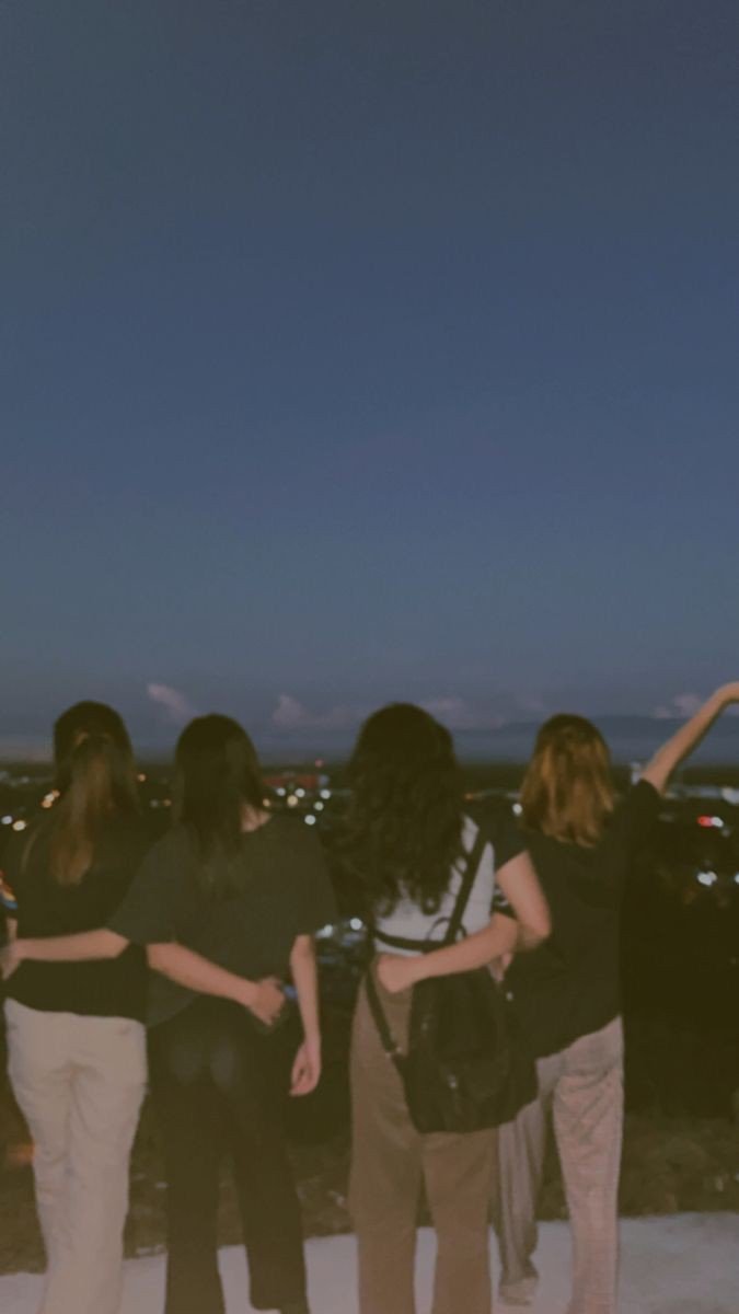 college-friends-group-dp-for-whatsapp college-friends-group-dp-for-whatsapp