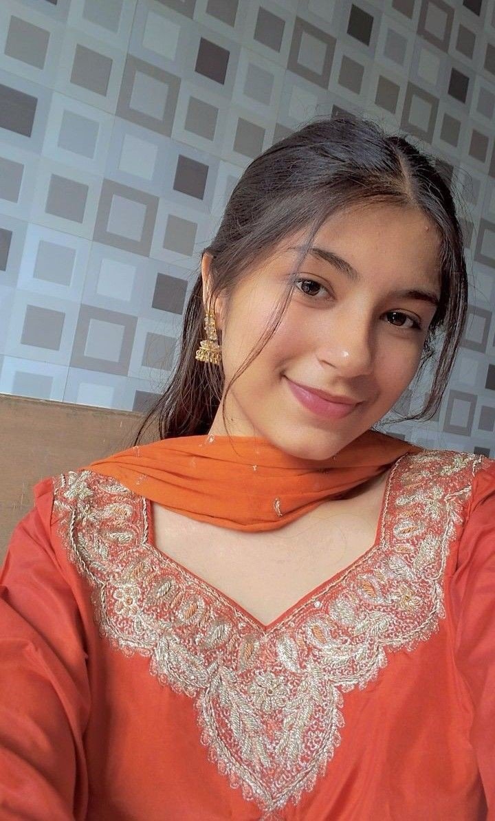 hide-face-girl-pic-attitude-instagram hide-face-girl-pic-attitude-instagram