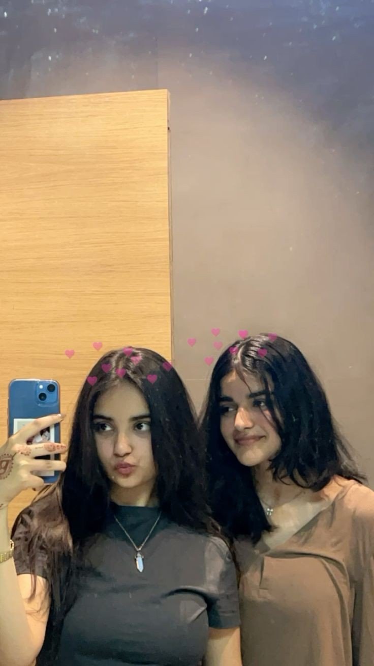 hide-face-girl-pic-blur hide-face-girl-pic-blur