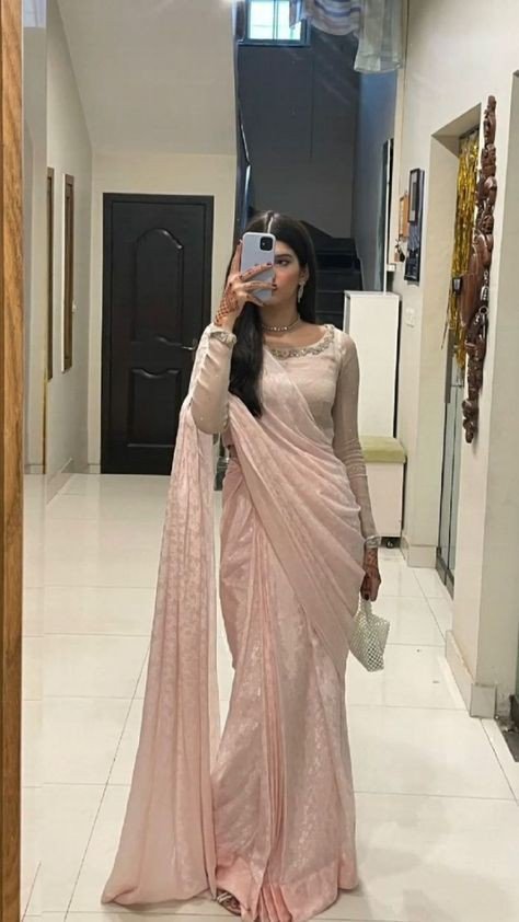 hot-saree-girl-dp-for-instagram