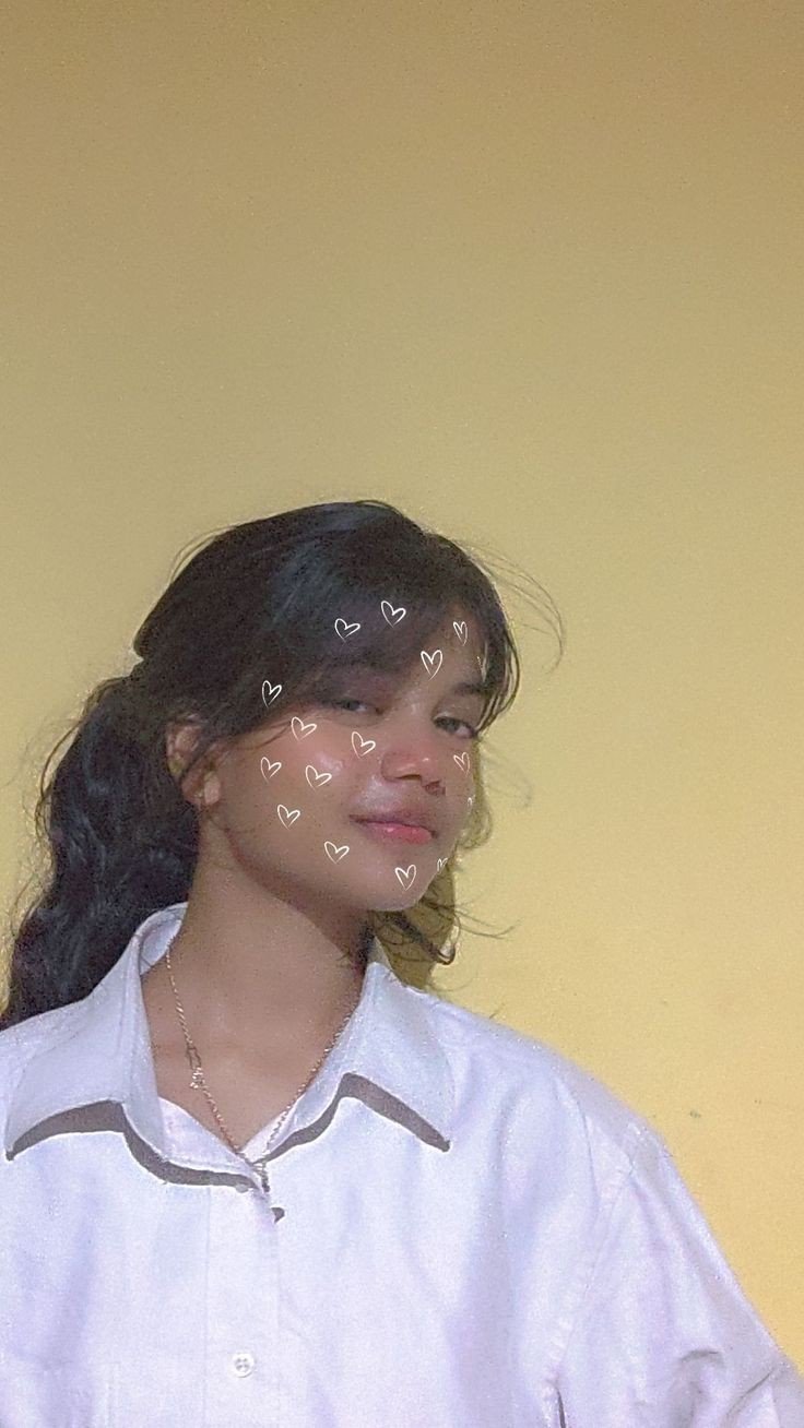 image-hide-face-selfie-real-simple-girl image-hide-face-selfie-real-simple-girl