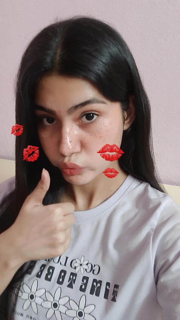 real-simple-girl-image-hide-face real-simple-girl-image-hide-face