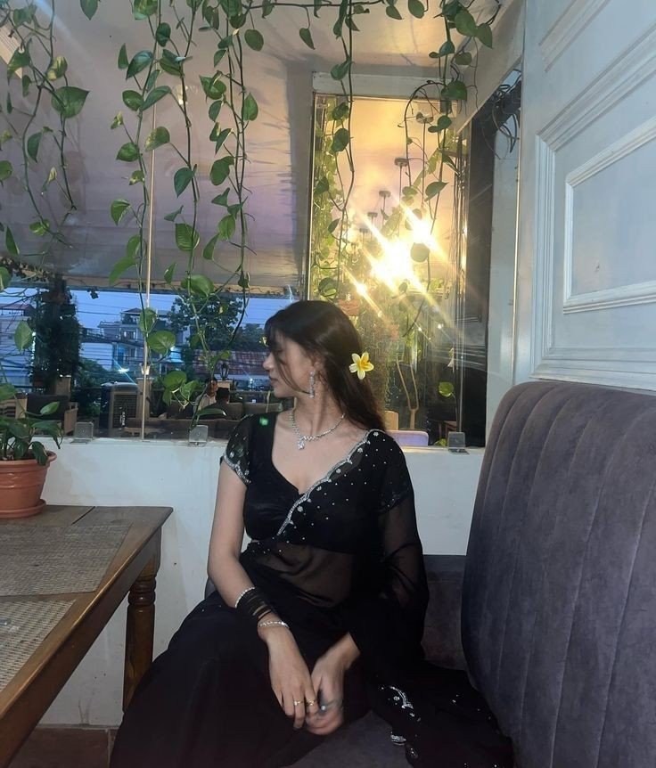 red-saree-cute-girl-dp