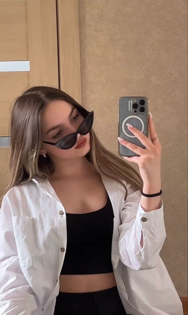 aesthetic-hidden-face-mirror-selfie-dp-for-girls aesthetic-hidden-face-mirror-selfie-dp-for-girls