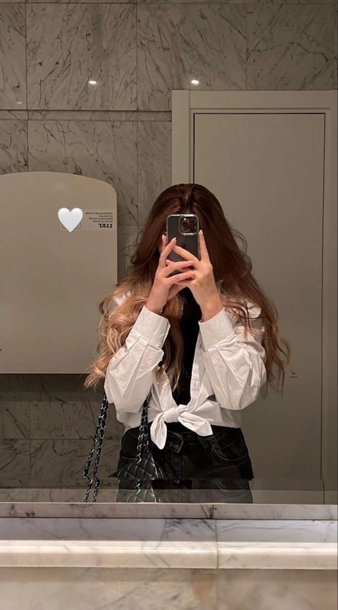 aesthetic-mirror-selfie-dp aesthetic-mirror-selfie-dp