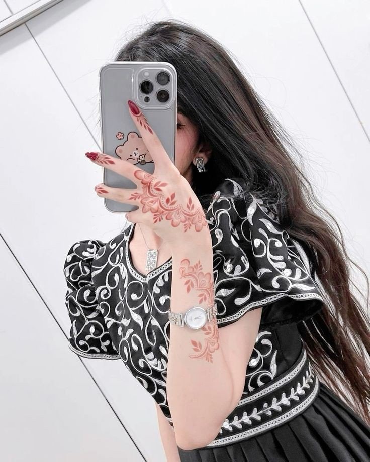 anime-girl-mirror-selfie-dp anime-girl-mirror-selfie-dp