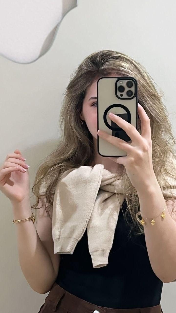 anime-girl-mirror-selfie-dp anime-girl-mirror-selfie-dp