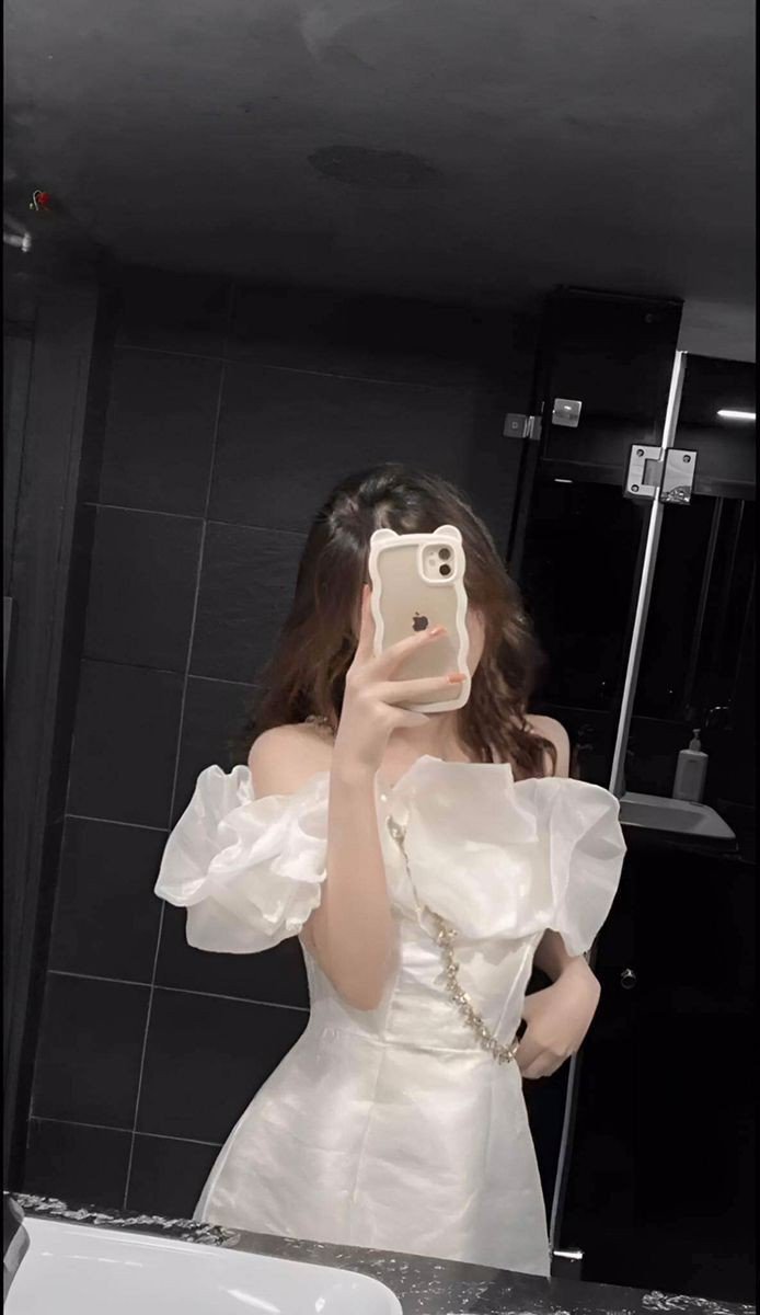 anime-mirror-selfie-dp anime-mirror-selfie-dp