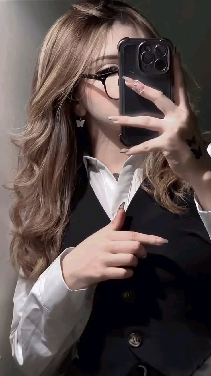 best-dp-for-instagram-for-girl-mirror-selfie best-dp-for-instagram-for-girl-mirror-selfie