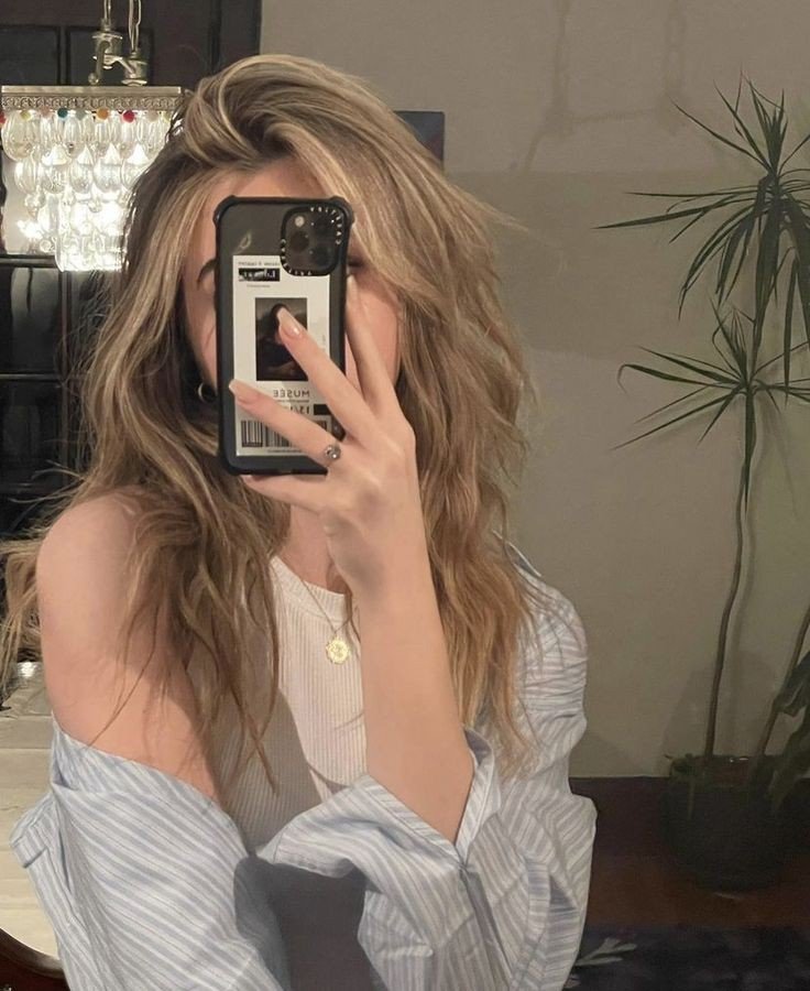 best-dp-for-instagram-for-girl-mirror-selfie best-dp-for-instagram-for-girl-mirror-selfie