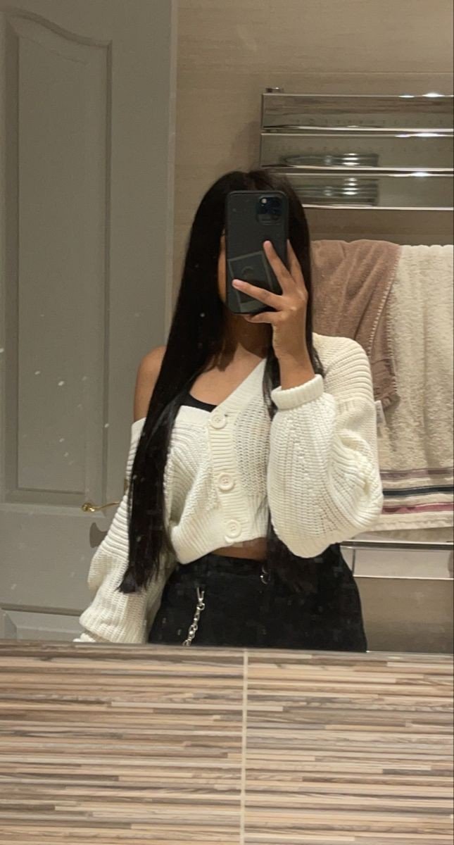 black-dp-for-instagram-girl-mirror-selfie black-dp-for-instagram-girl-mirror-selfie