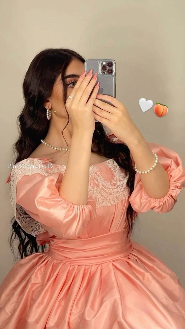 black-mirror-selfie-dp black-mirror-selfie-dp