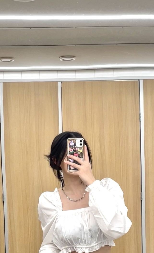 black-mirror-selfie-dp-boy black-mirror-selfie-dp-boy