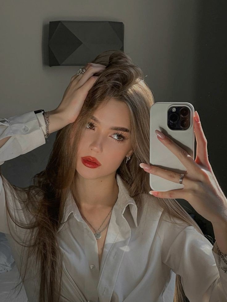 cute-mirror-selfie-dp-for-instagram-girl cute-mirror-selfie-dp-for-instagram-girl