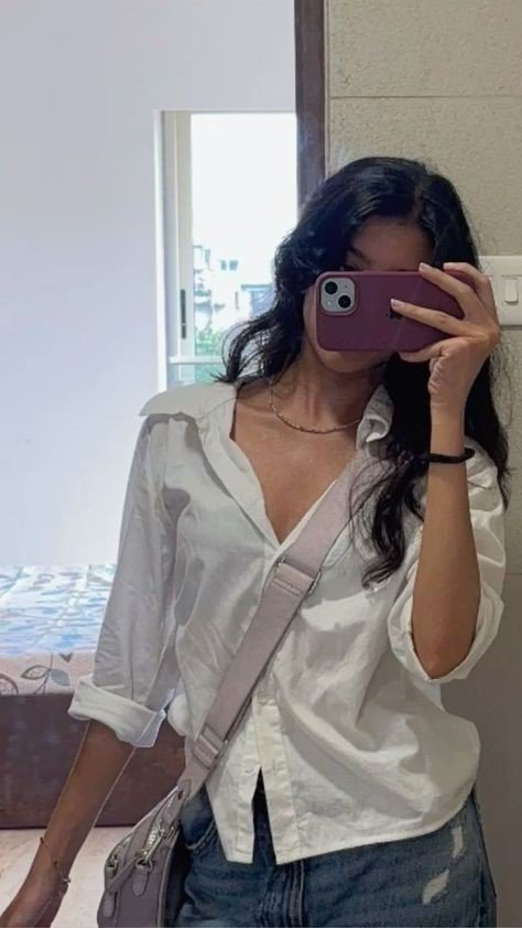 cute-mirror-selfie-dp-for-instagram-girl cute-mirror-selfie-dp-for-instagram-girl
