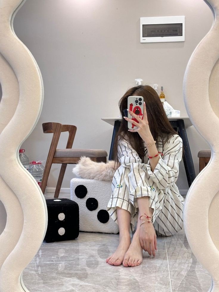 cute-mirror-selfie-dp-for-instagram cute-mirror-selfie-dp-for-instagram