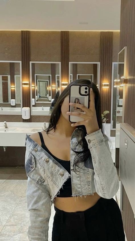 dp-for-instagram-for-girl-stylish-mirror-selfie dp-for-instagram-for-girl-stylish-mirror-selfie