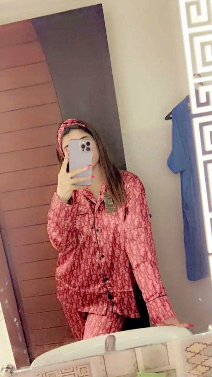 mirror-selfie-dp-girl-aesthetic mirror-selfie-dp-girl-aesthetic