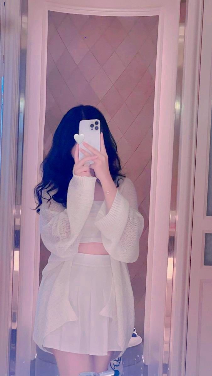mirror-selfie-dp-girl-black mirror-selfie-dp-girl-black