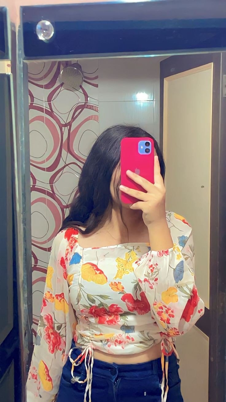 mirror-selfie-dp-girl-black mirror-selfie-dp-girl-black