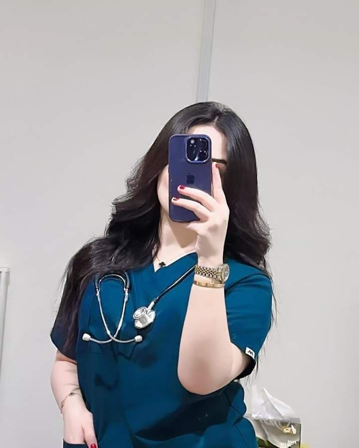 mirror-selfie-dp mirror-selfie-dp