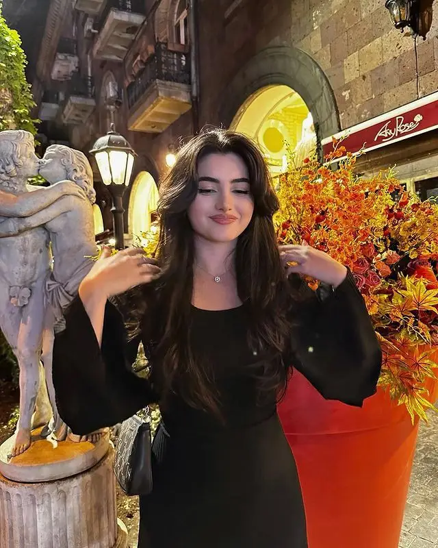 animated-cool-attitude-girl-dp animated-cool-attitude-girl-dp