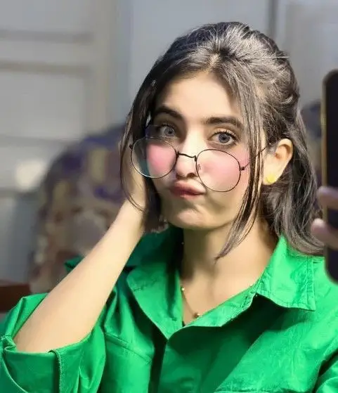 attitude-girl-aesthetic-dp-for-whatsapp attitude-girl-aesthetic-dp-for-whatsapp