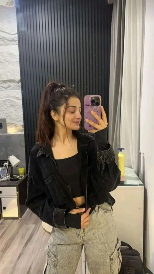 attitude-girl-dp-alone attitude-girl-dp-alone