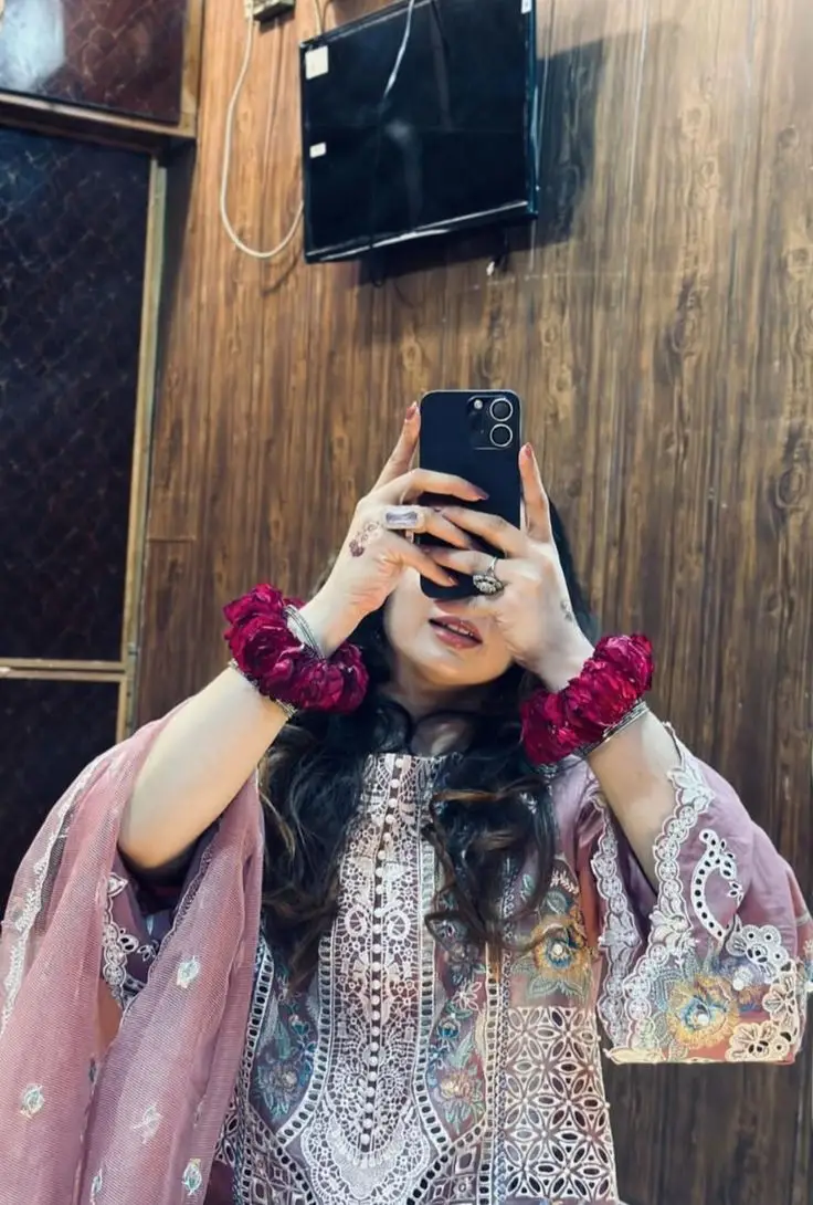 attitude-girl-dp-anime attitude-girl-dp-anime