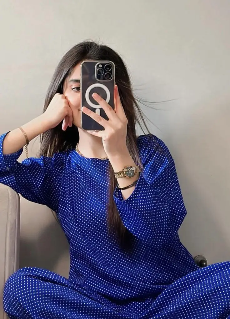 attitude-girl-dp-back-side attitude-girl-dp-back-side