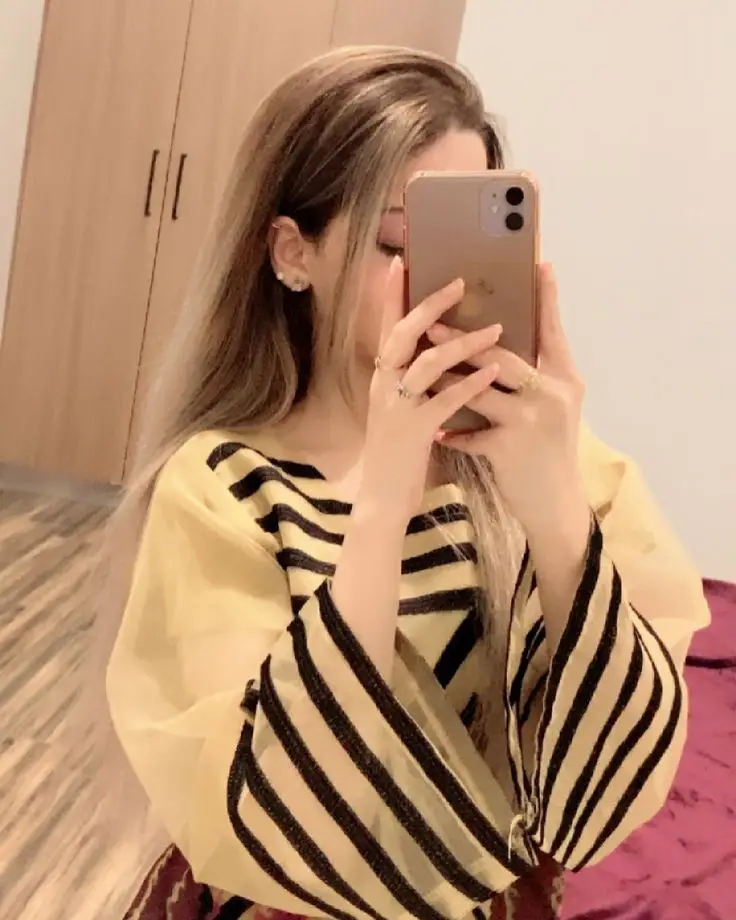 attitude-girl-dp-back-side attitude-girl-dp-back-side