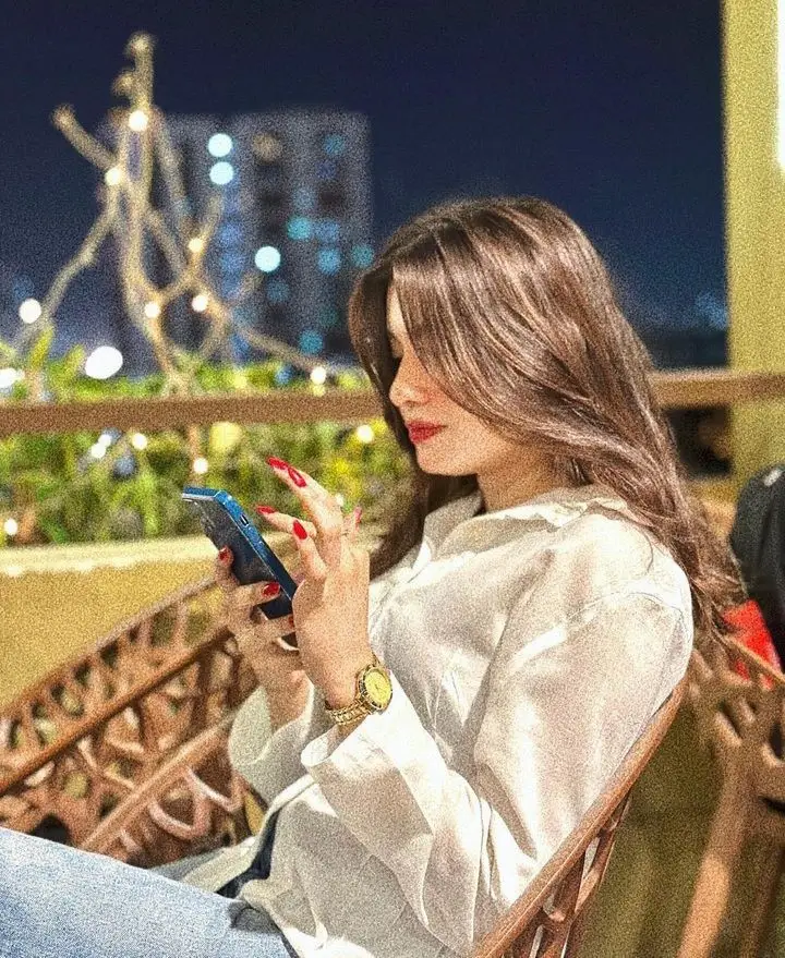 attitude-girls-dp-back attitude-girls-dp-back