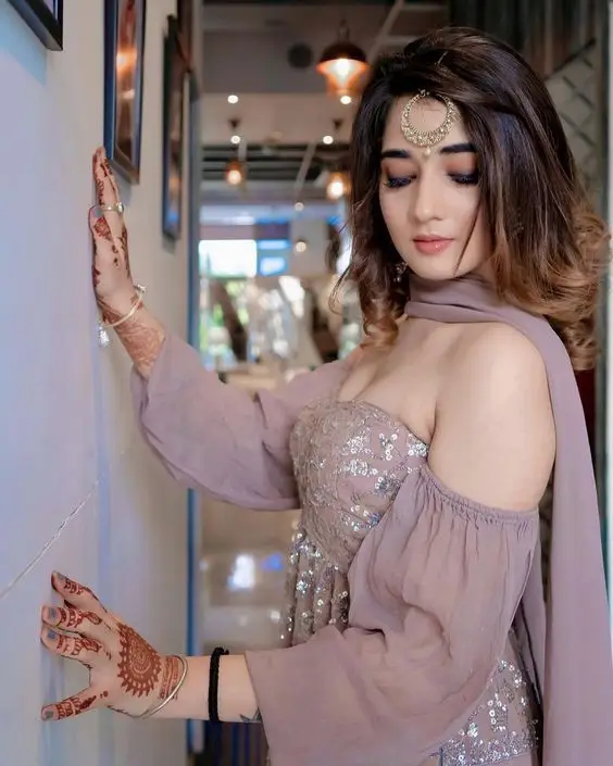 attitude-girls-dp-black-dress attitude-girls-dp-black-dress