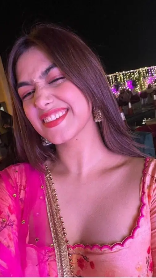 beautiful-single-girl-dp-for-whatsapp-attitude beautiful-single-girl-dp-for-whatsapp-attitude