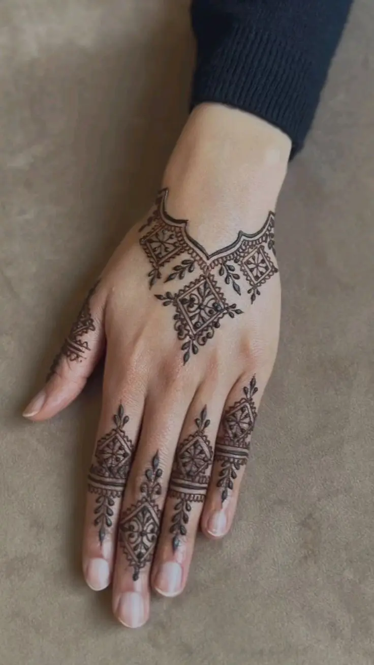 best-stylish-back-hand-mehndi-design best-stylish-back-hand-mehndi-design
