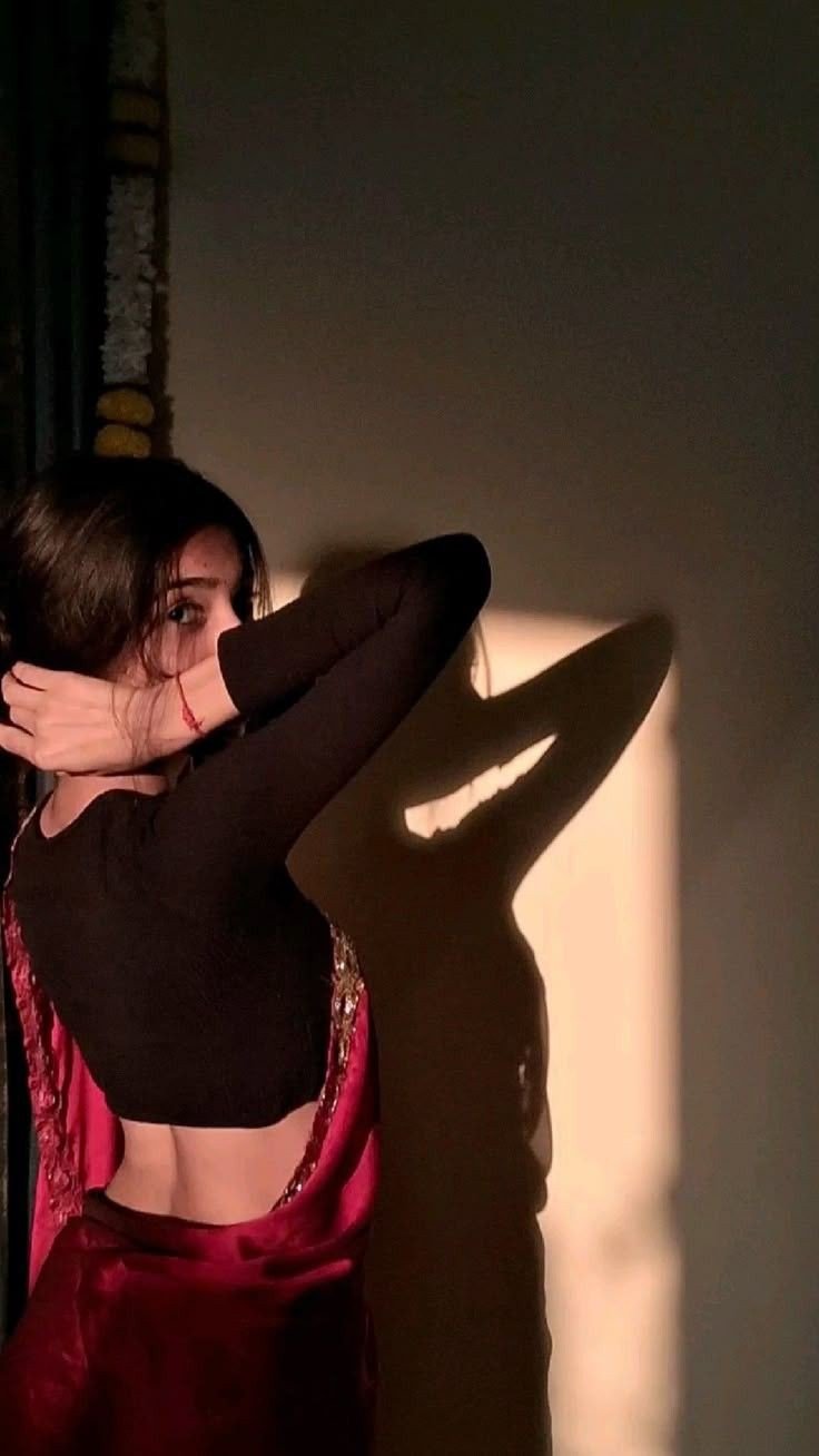 black-saree-girl-dp-simple-for-instagram