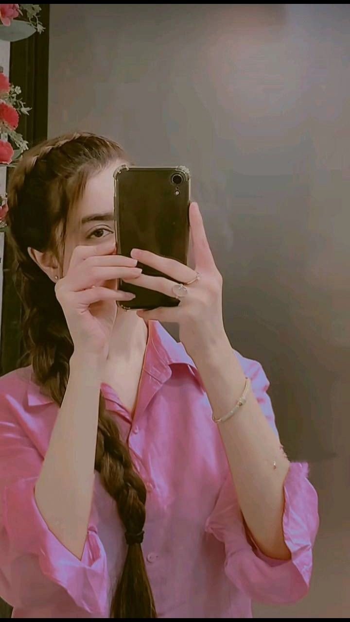 cartoon-girl-mirror-selfie-dp cartoon-girl-mirror-selfie-dp