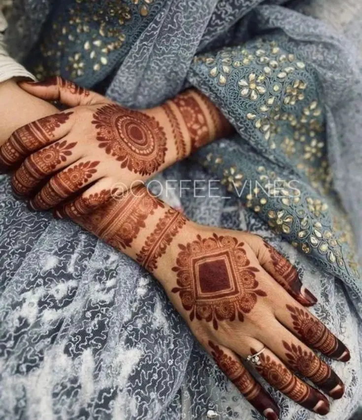 chain-back-hand-mehndi-design chain-back-hand-mehndi-design