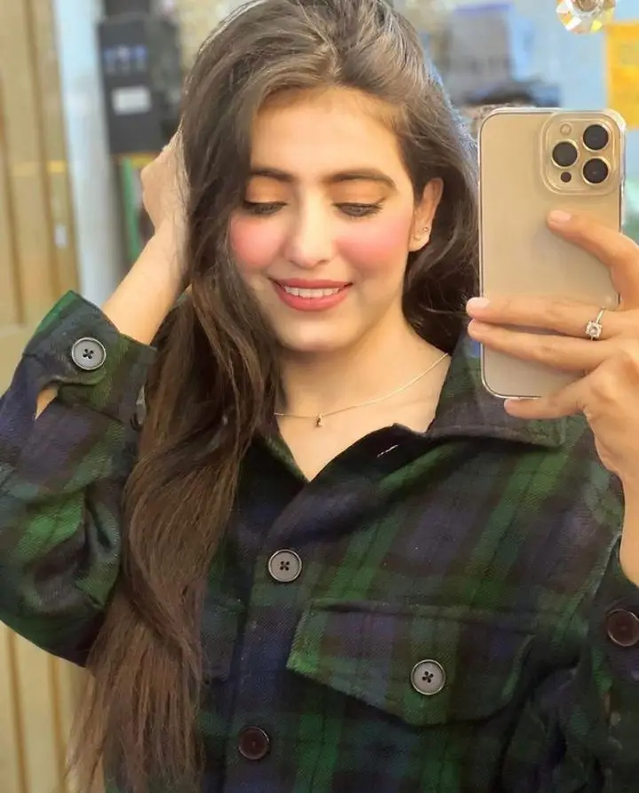 cute-attitude-girls-dp cute-attitude-girls-dp