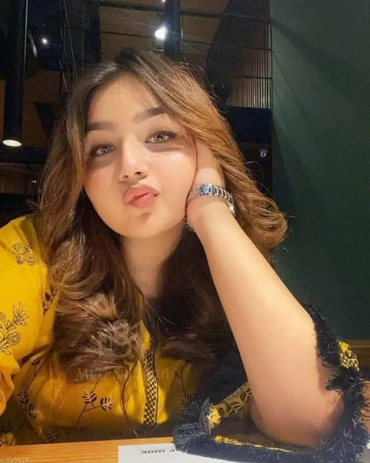 cute-love-dp-pic-girl-simple cute-love-dp-pic-girl-simple