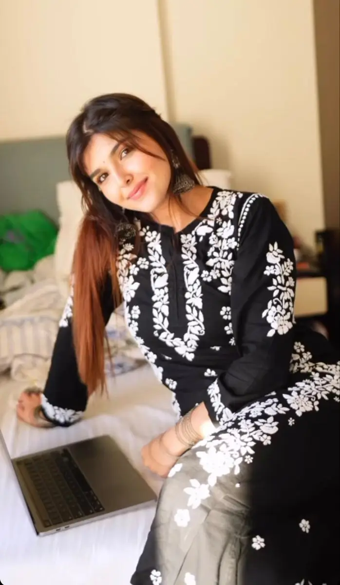 cute-single-girl-dp-instagram-attitude cute-single-girl-dp-instagram-attitude