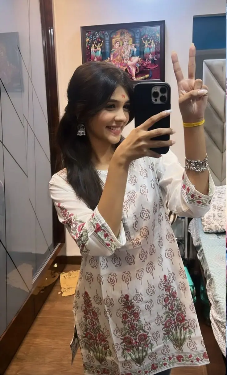 cute-single-girl-dp-instagram-attitude cute-single-girl-dp-instagram-attitude